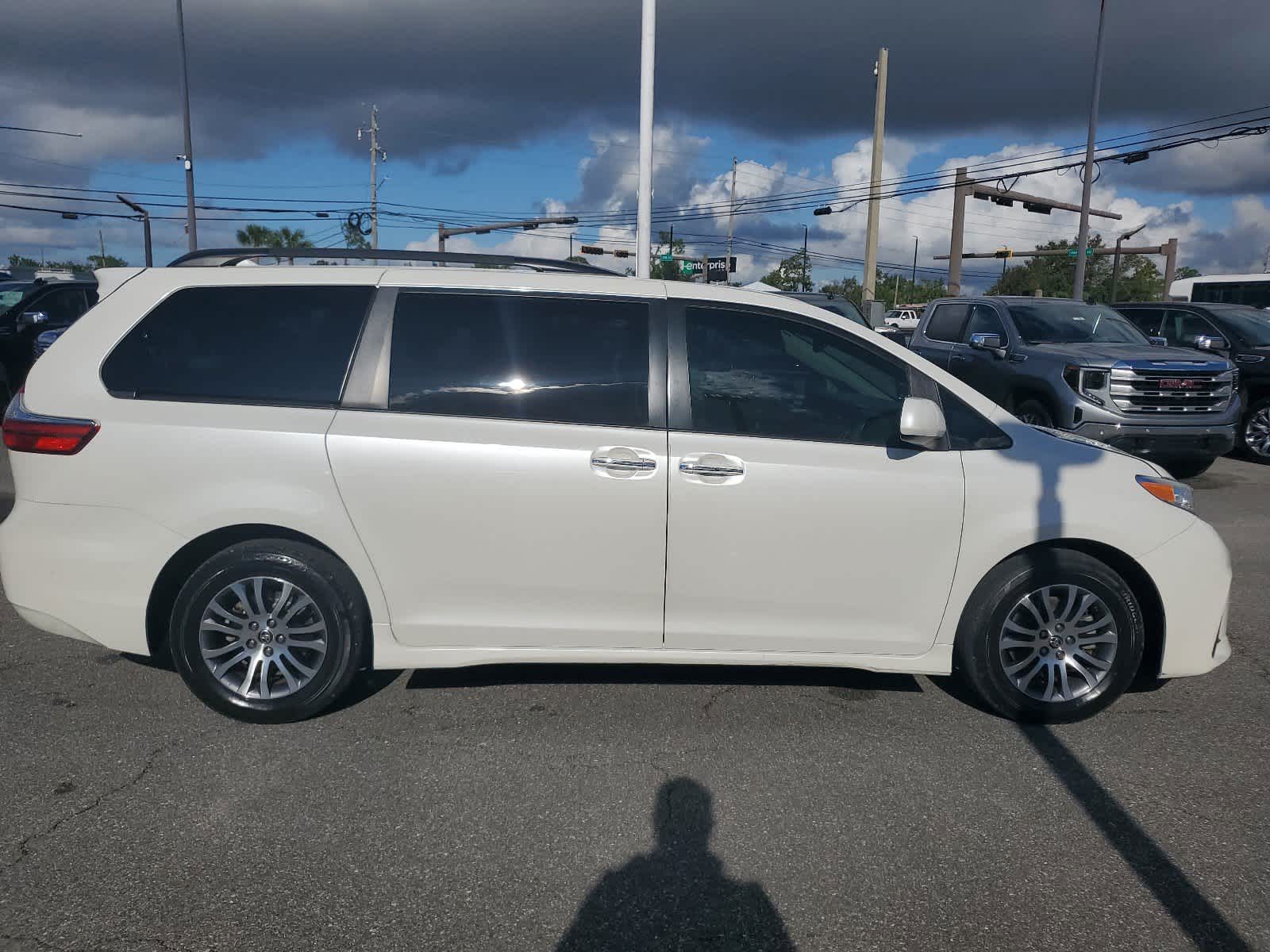 2020 Toyota Sienna XLE 7