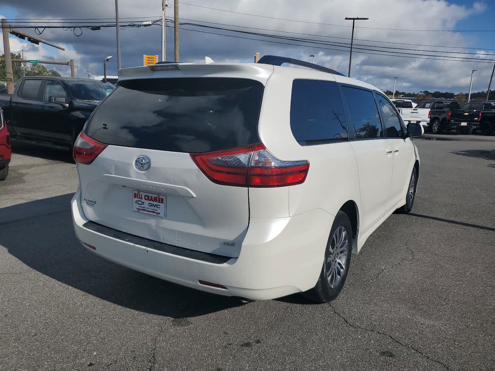 2020 Toyota Sienna XLE 6