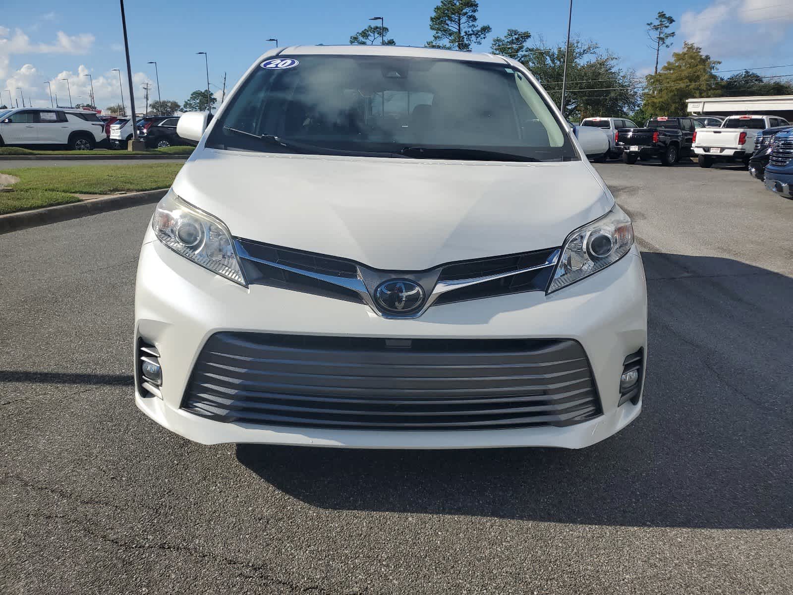 2020 Toyota Sienna XLE 9