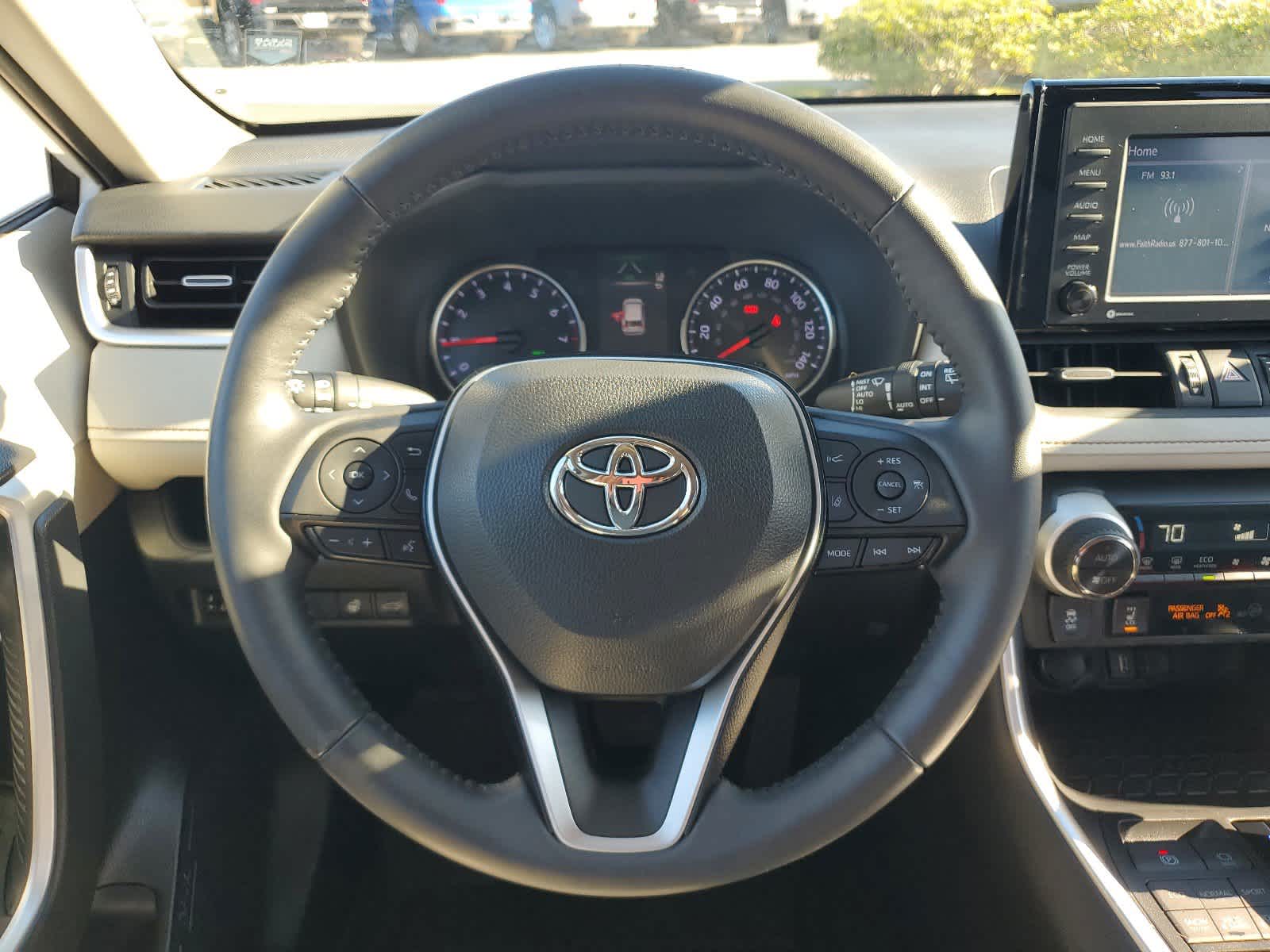 2020 Toyota RAV4 XLE Premium 11