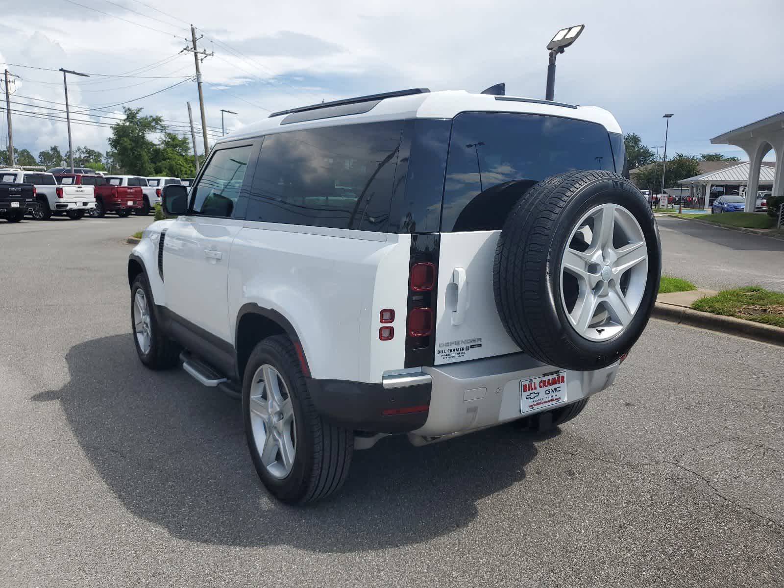 2023 Land Rover Defender SE 3