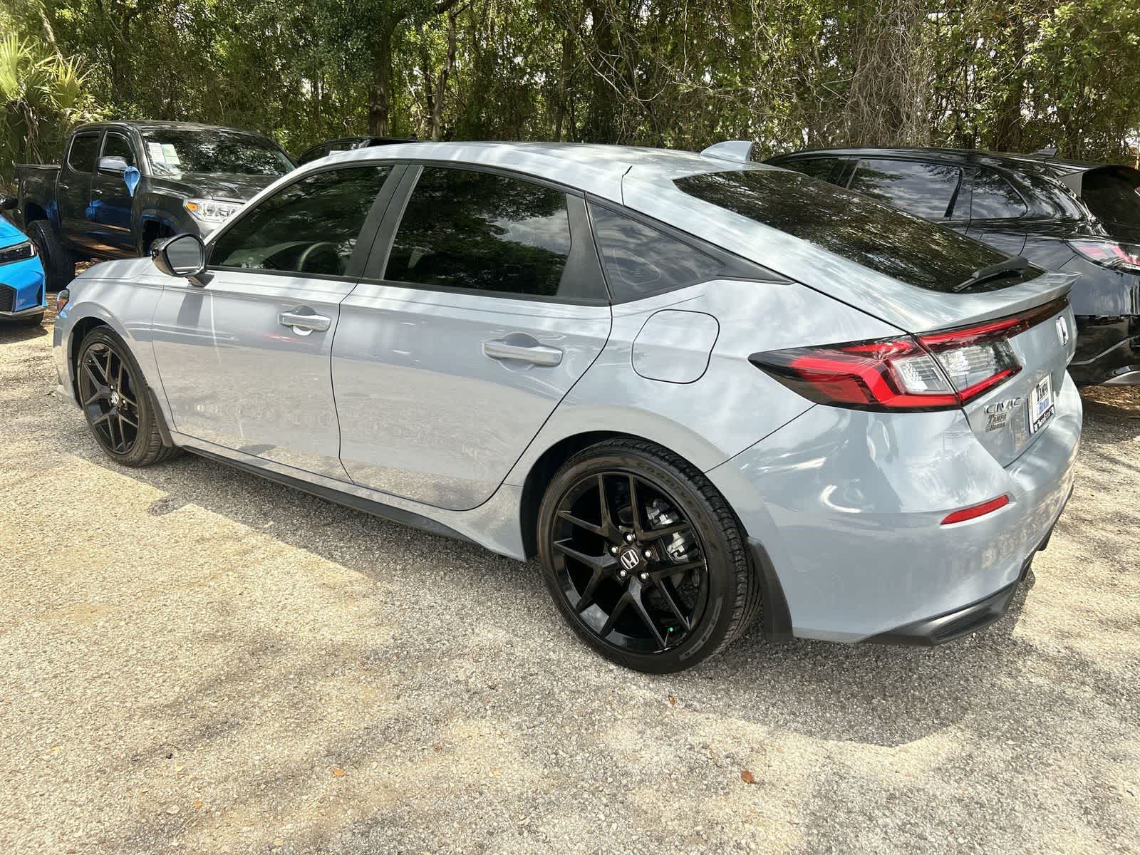 View vehicle photo 6