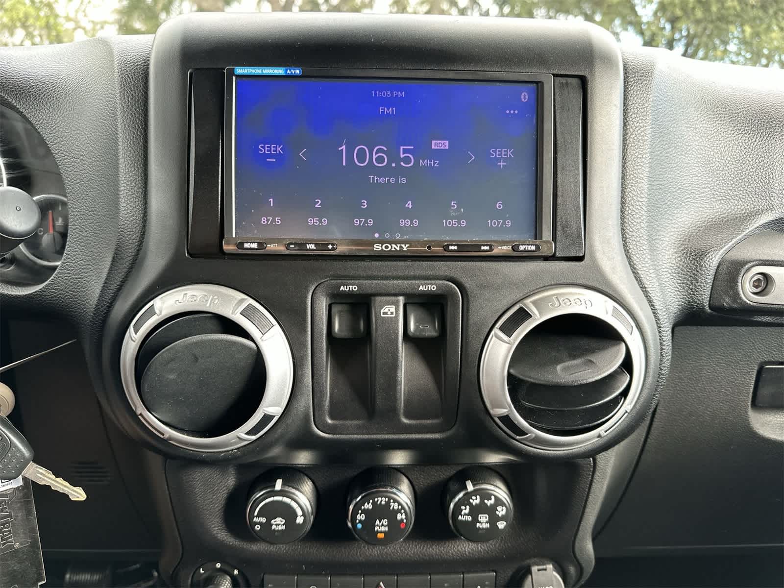 2015 Jeep Wrangler Sahara photo 4