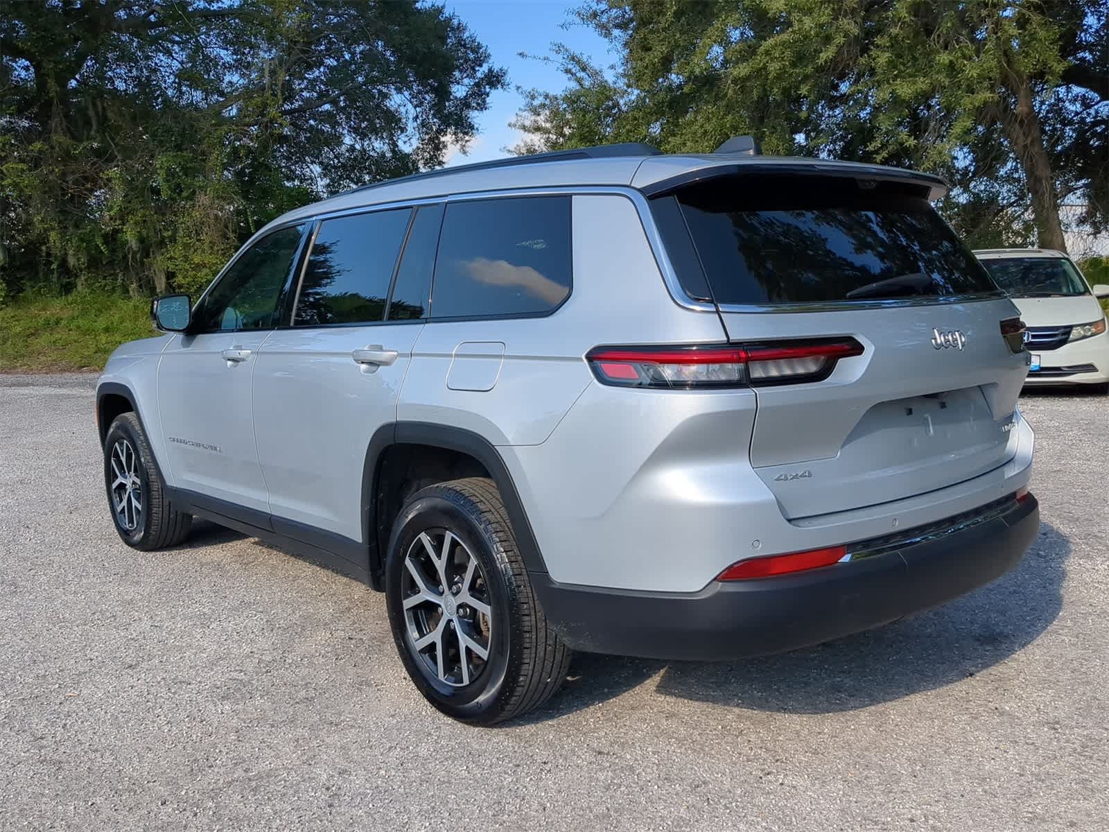 2024 Jeep Grand Cherokee Limited photo 4