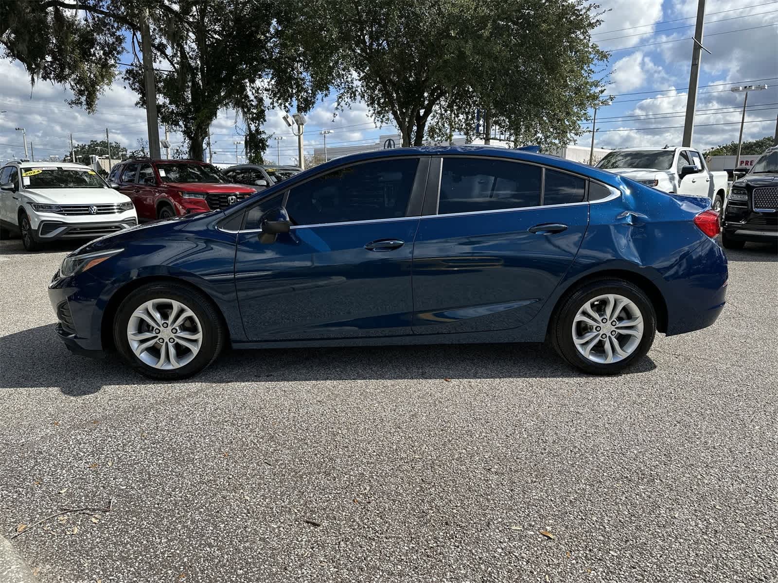 2019 Chevrolet Cruze LT photo 4