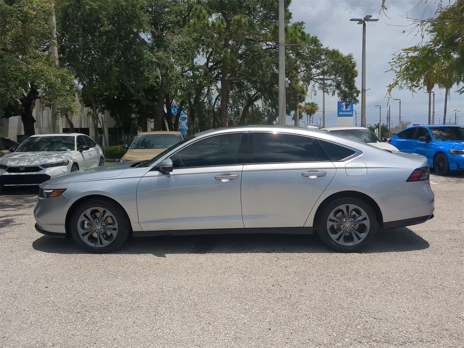 2025 Honda Accord Hybrid EX-L photo 2