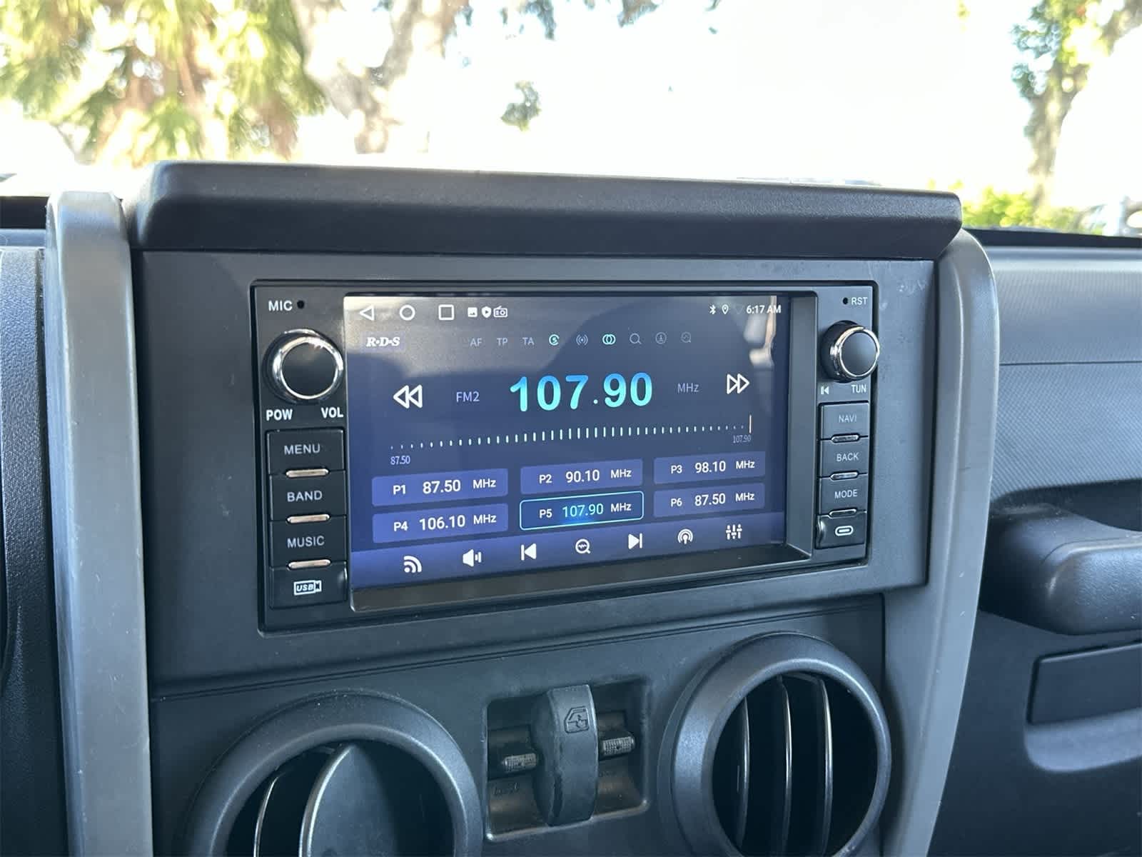 2007 Jeep Wrangler Unlimited Sahara photo 3