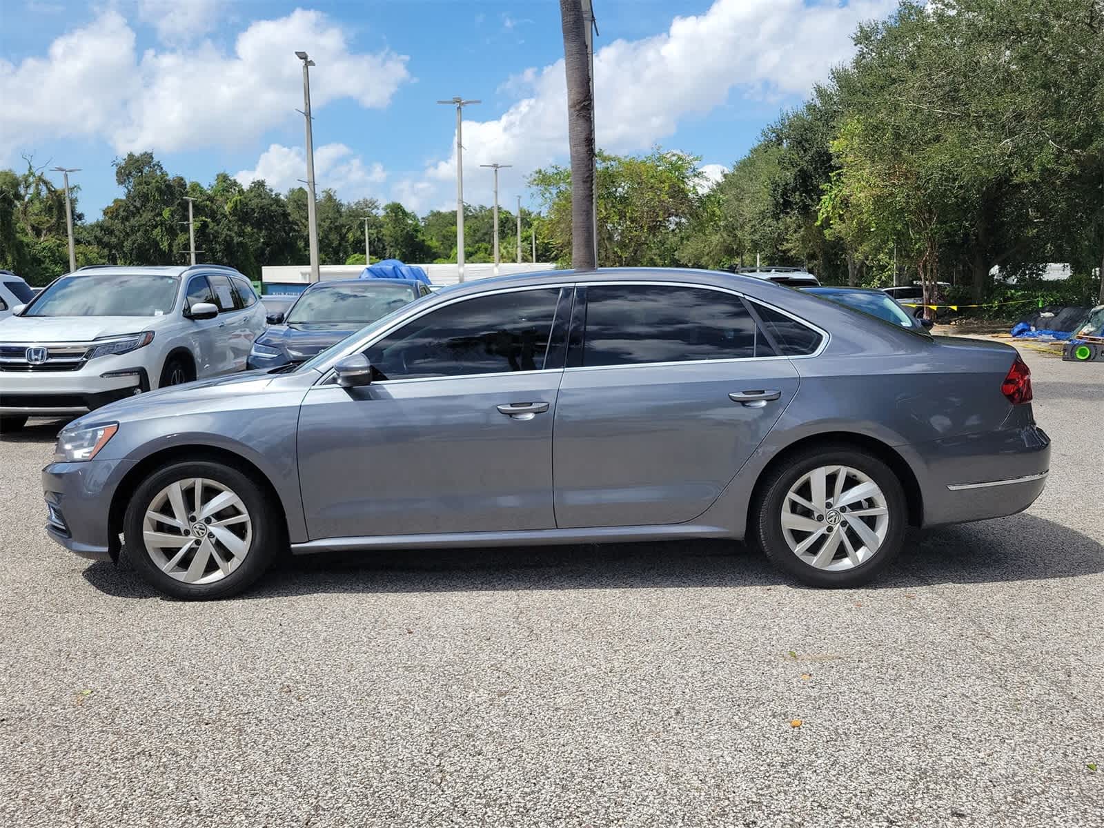 Used 2018 Volkswagen Passat SE with VIN 1VWBA7A36JC014344 for sale in Tampa, FL