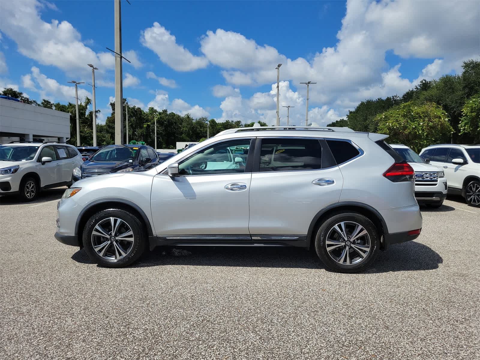 Used 2017 Nissan Rogue SL with VIN 5N1AT2MTXHC754069 for sale in Tampa, FL