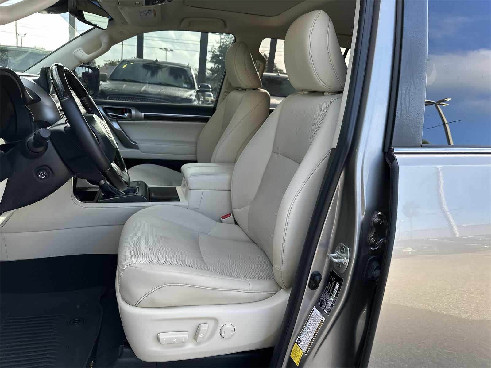 2023 Lexus GX Premium photo 4