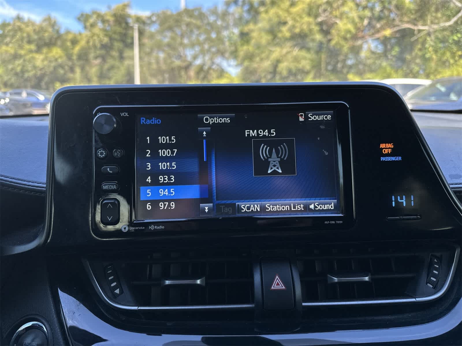 2018 Toyota C-HR XLE Premium photo 4