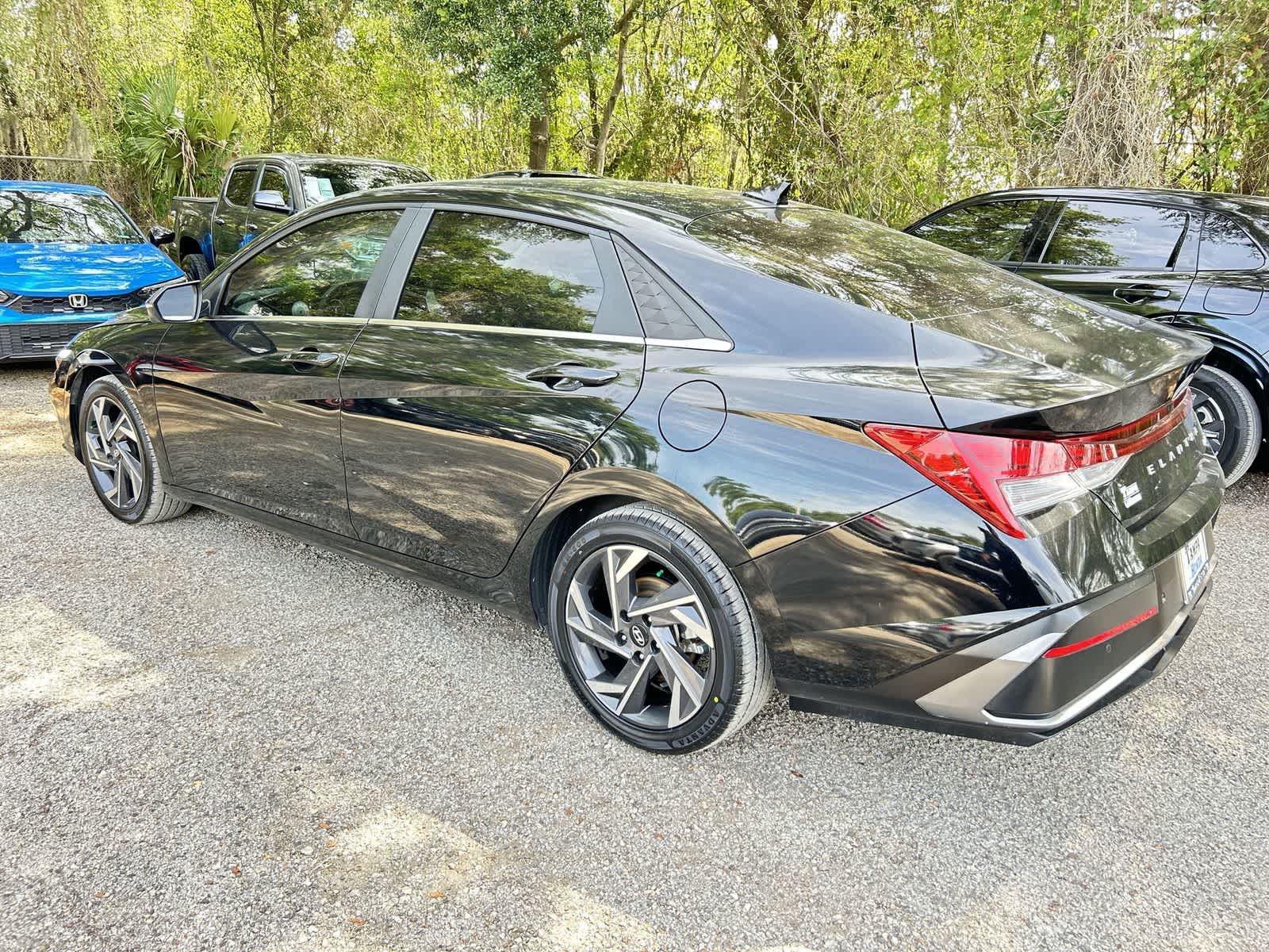 View vehicle photo 6