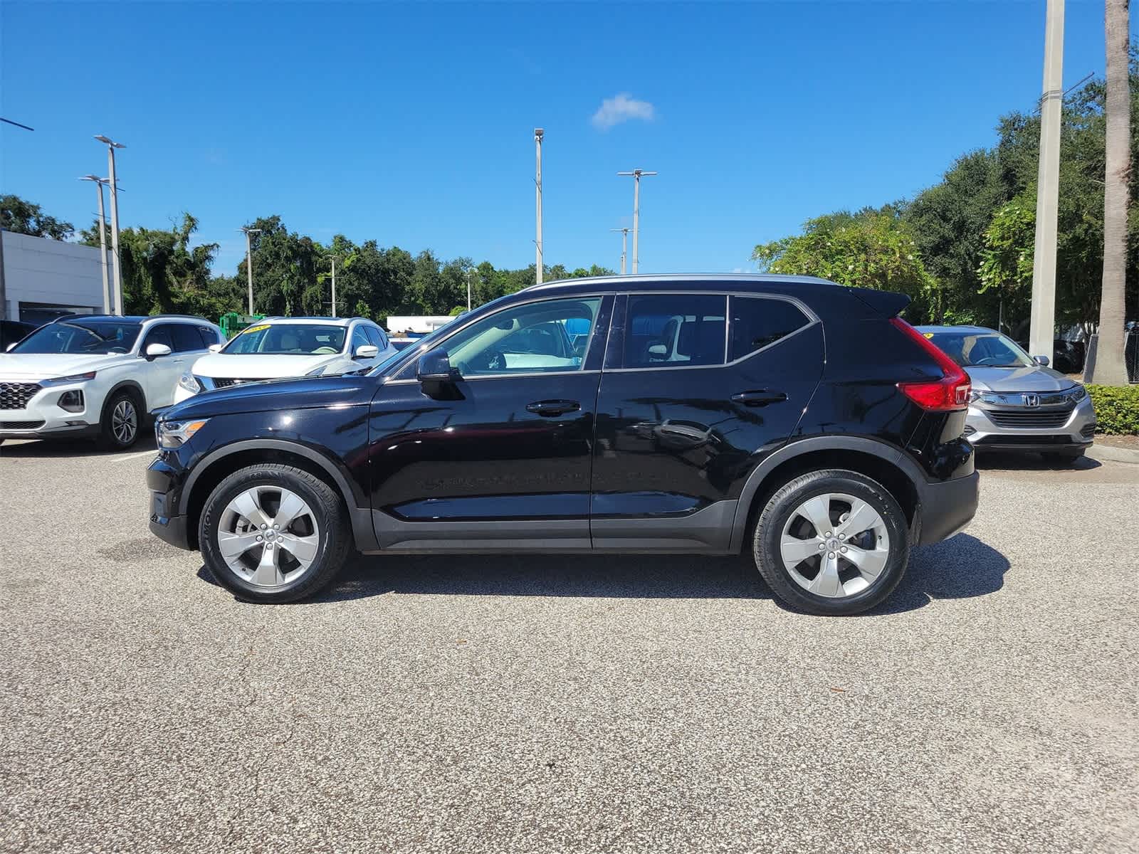 Used 2021 Volvo XC40 Momentum with VIN YV4162UK6M2561868 for sale in Tampa, FL