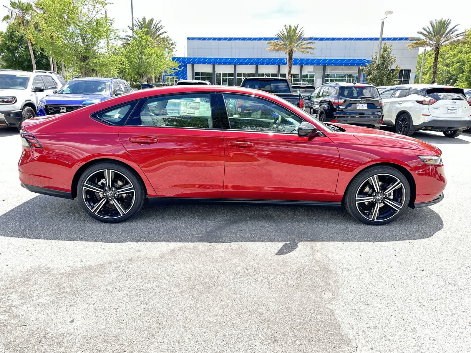 View vehicle photo 7