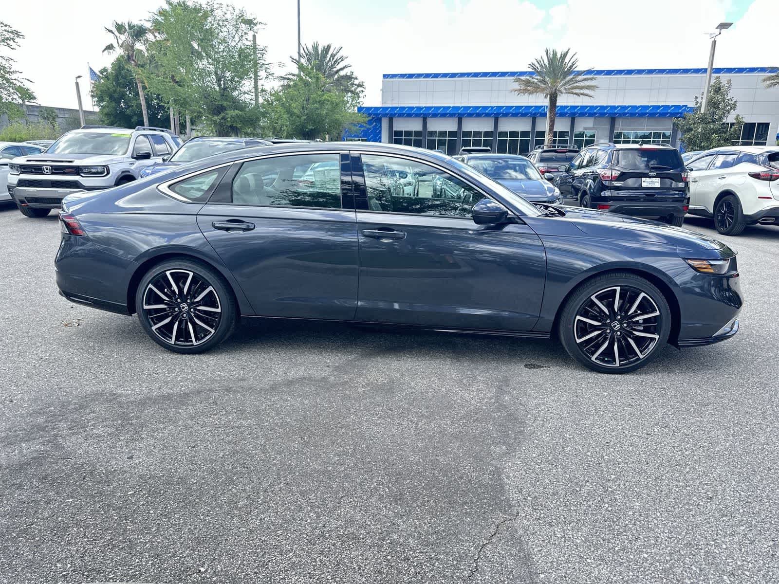 View vehicle photo 6