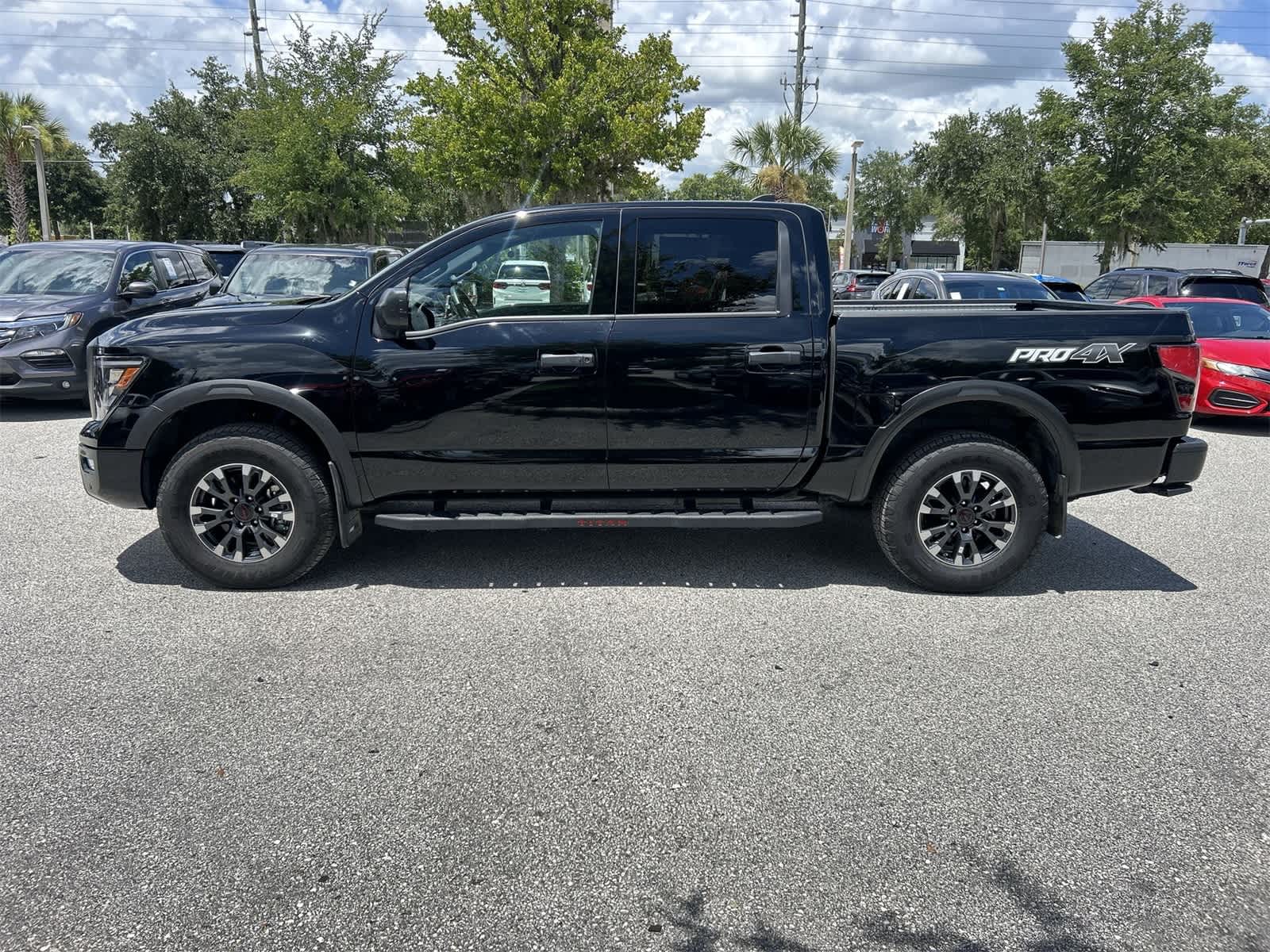 2024 Nissan Titan Crew Cab PRO-4X photo 2