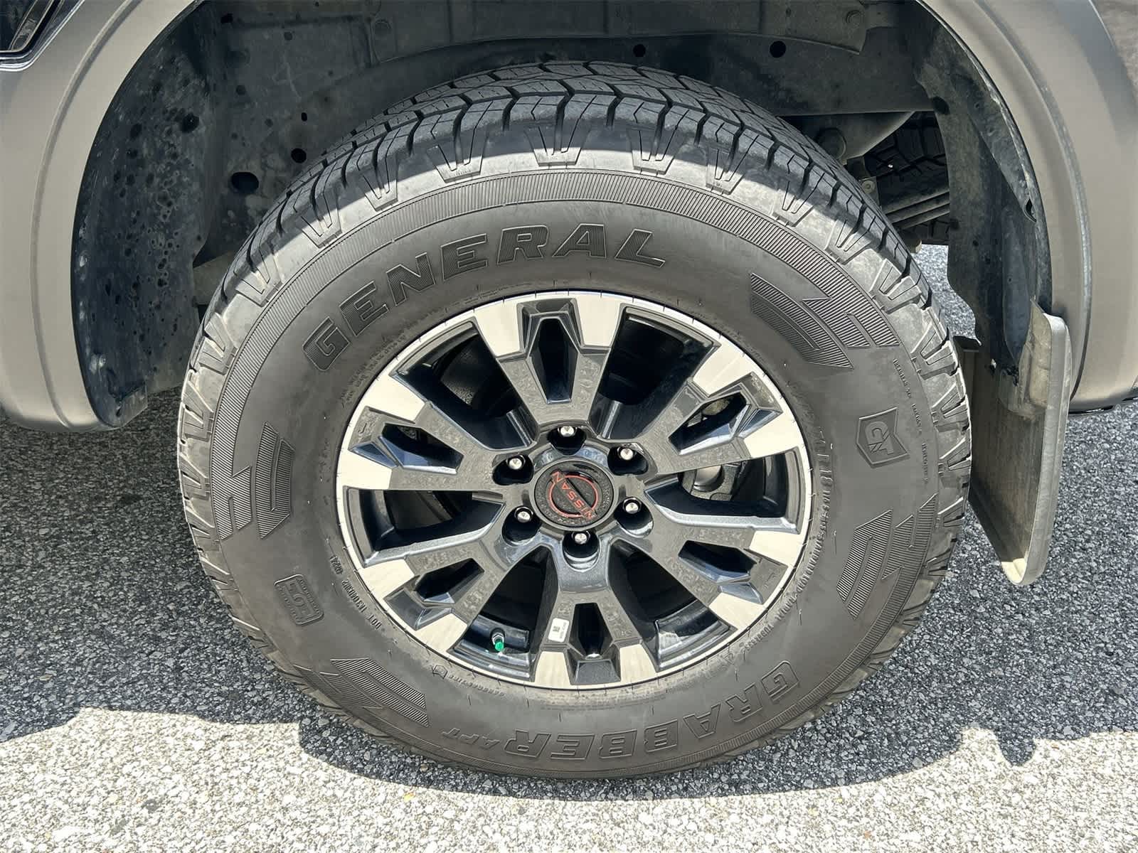 2024 Nissan Titan Crew Cab PRO-4X photo 9