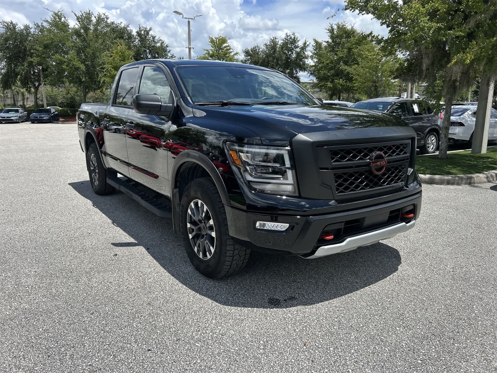 2024 Nissan Titan Crew Cab PRO-4X photo 7