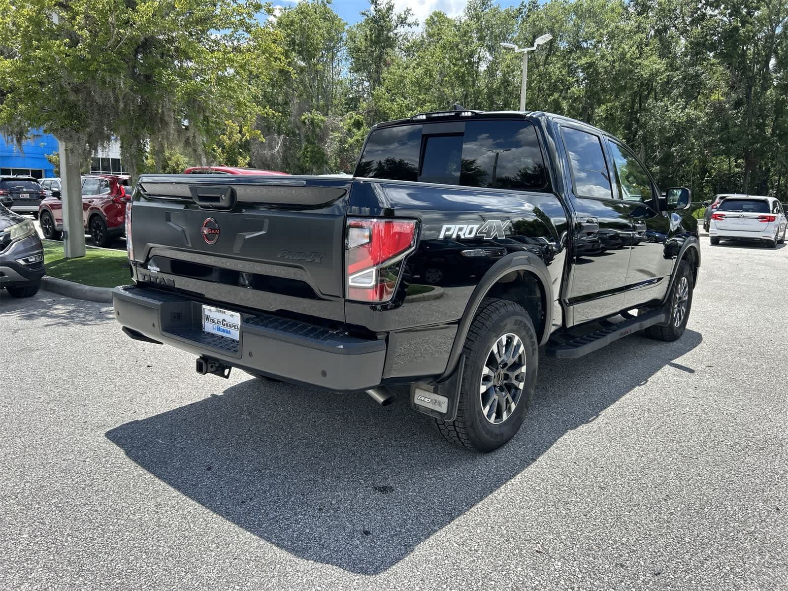 2024 Nissan Titan Crew Cab PRO-4X photo 5