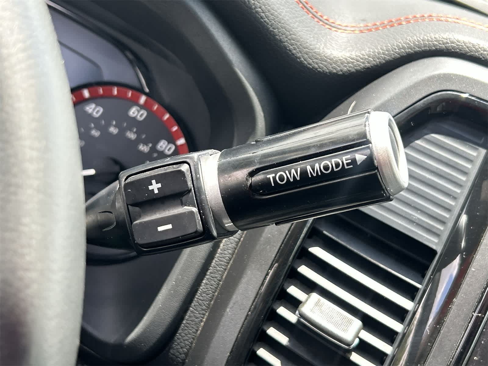 2024 Nissan Titan Crew Cab PRO-4X photo 17