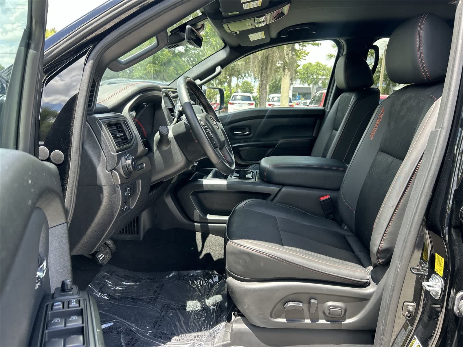2024 Nissan Titan Crew Cab PRO-4X photo 10
