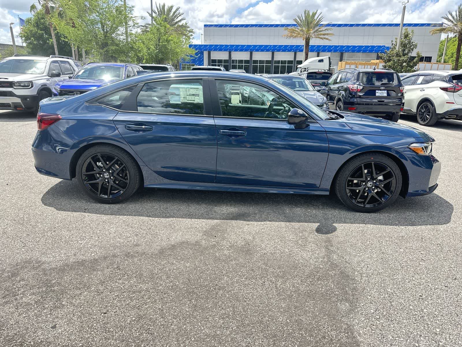 View vehicle photo 7