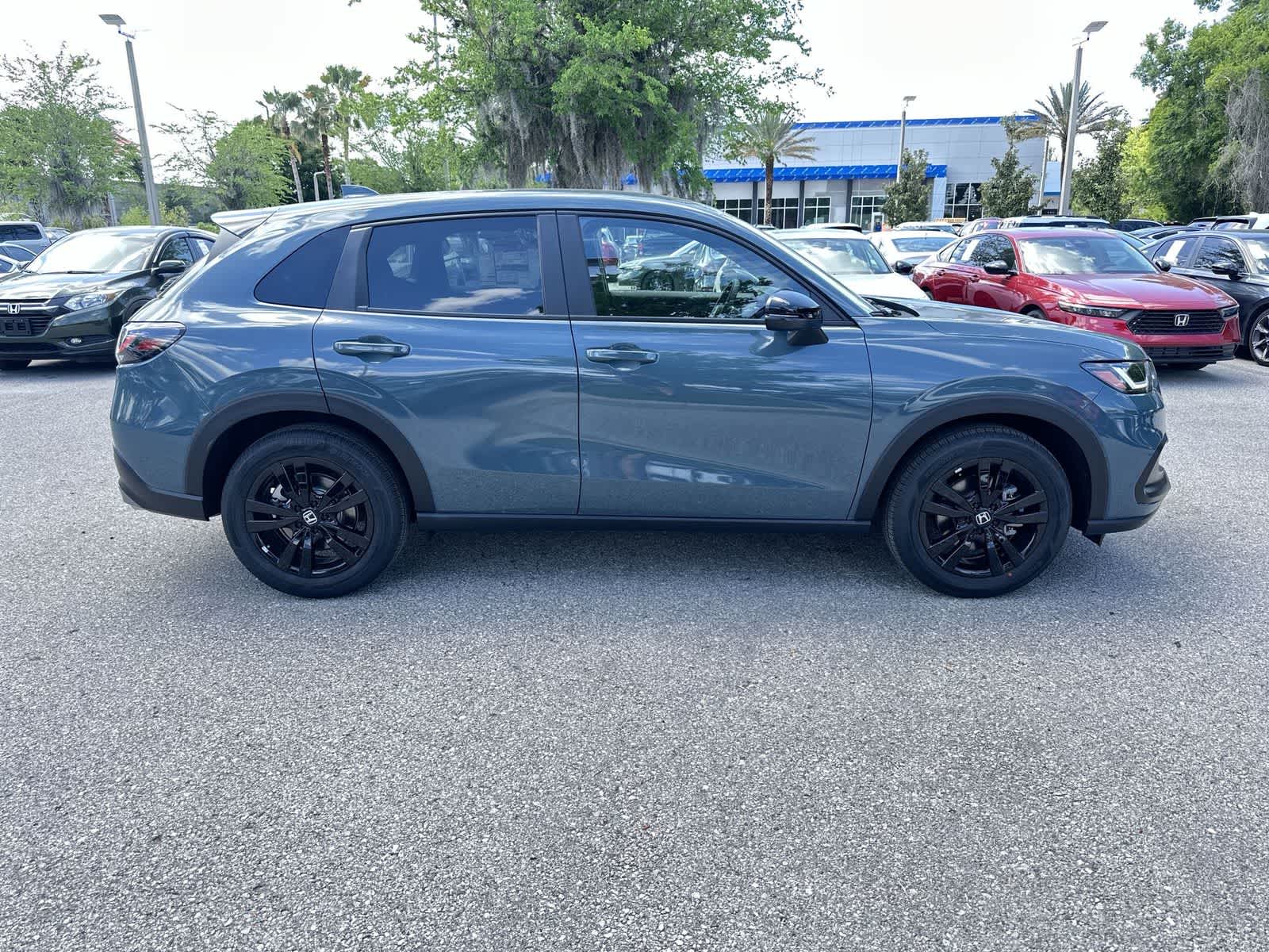 View vehicle photo 7