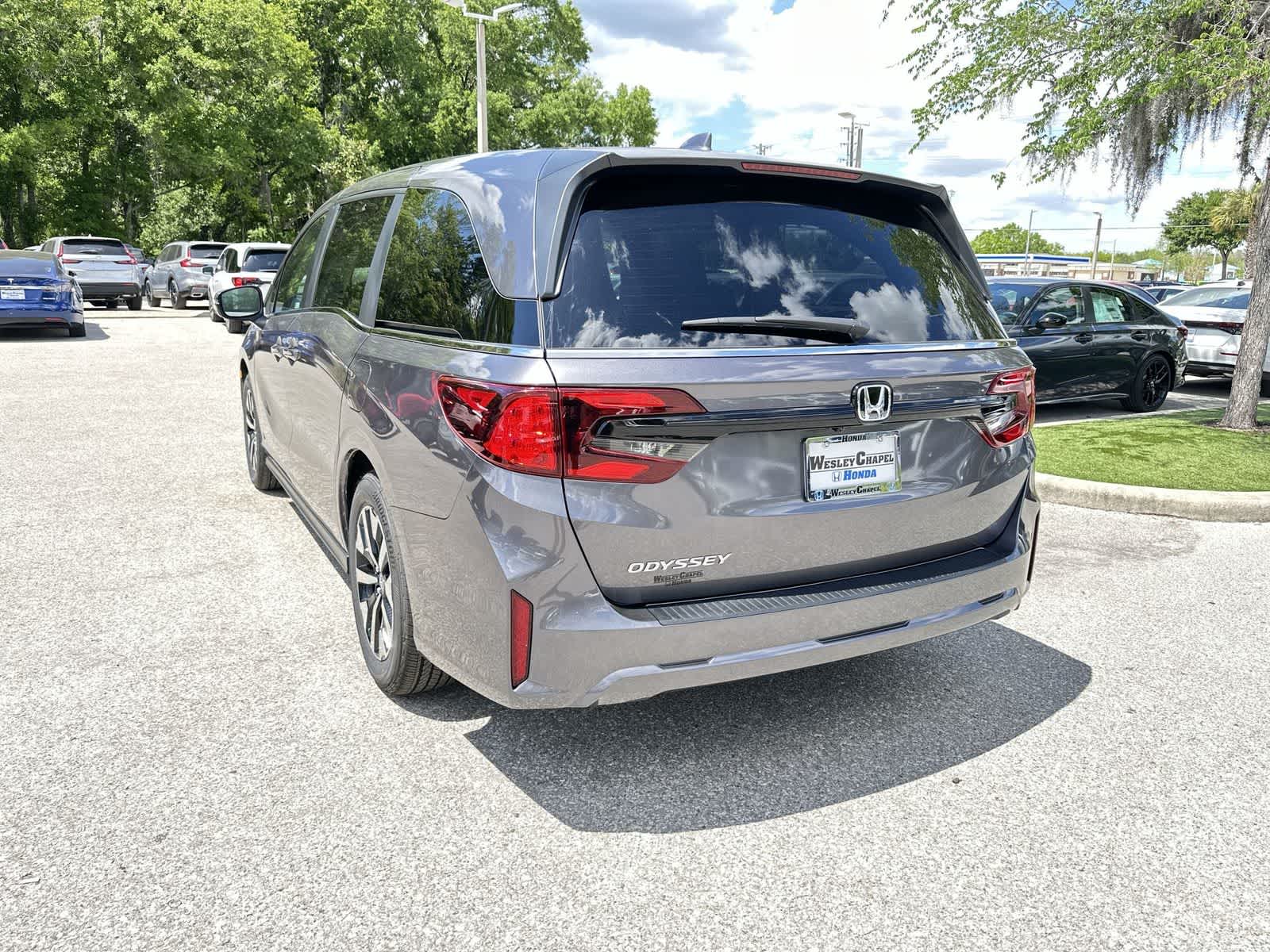 View vehicle photo 4