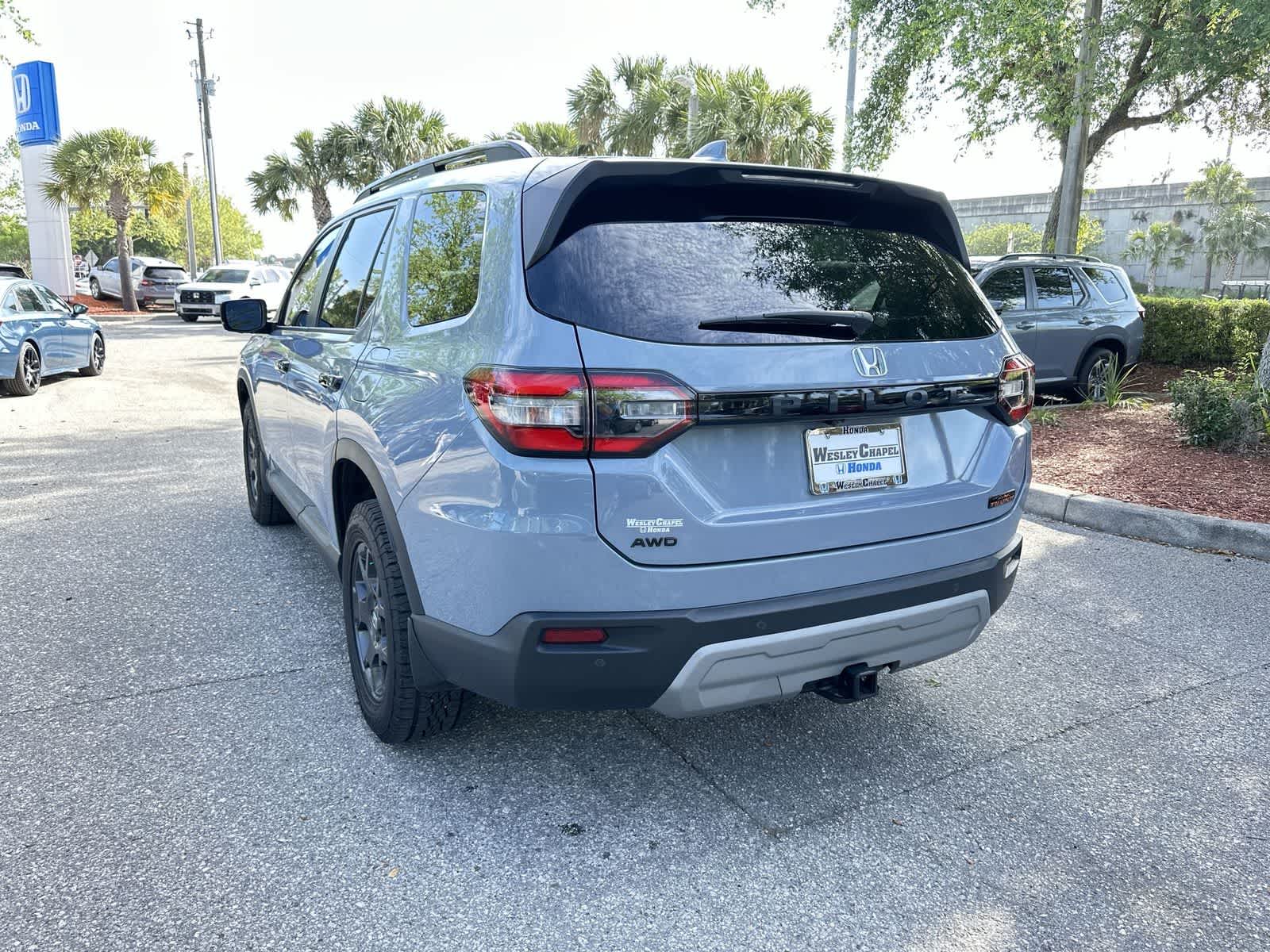 View vehicle photo 4