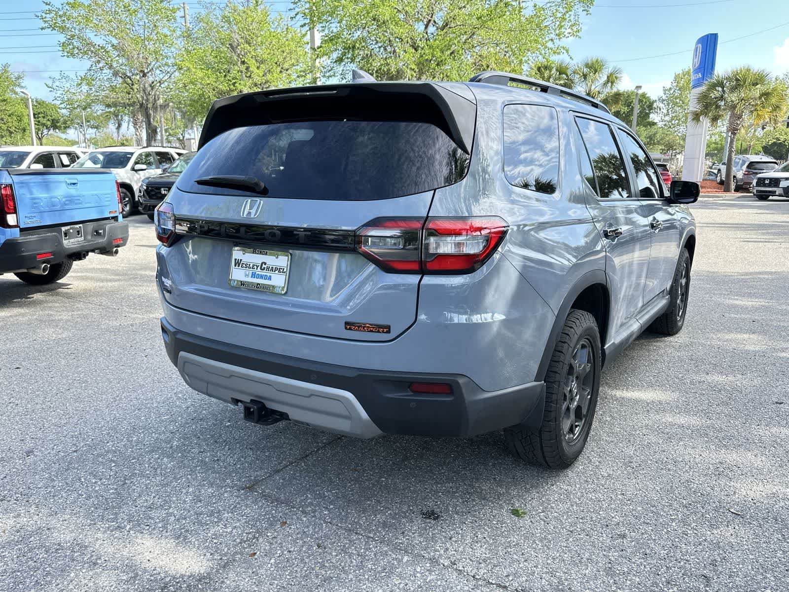 View vehicle photo 6