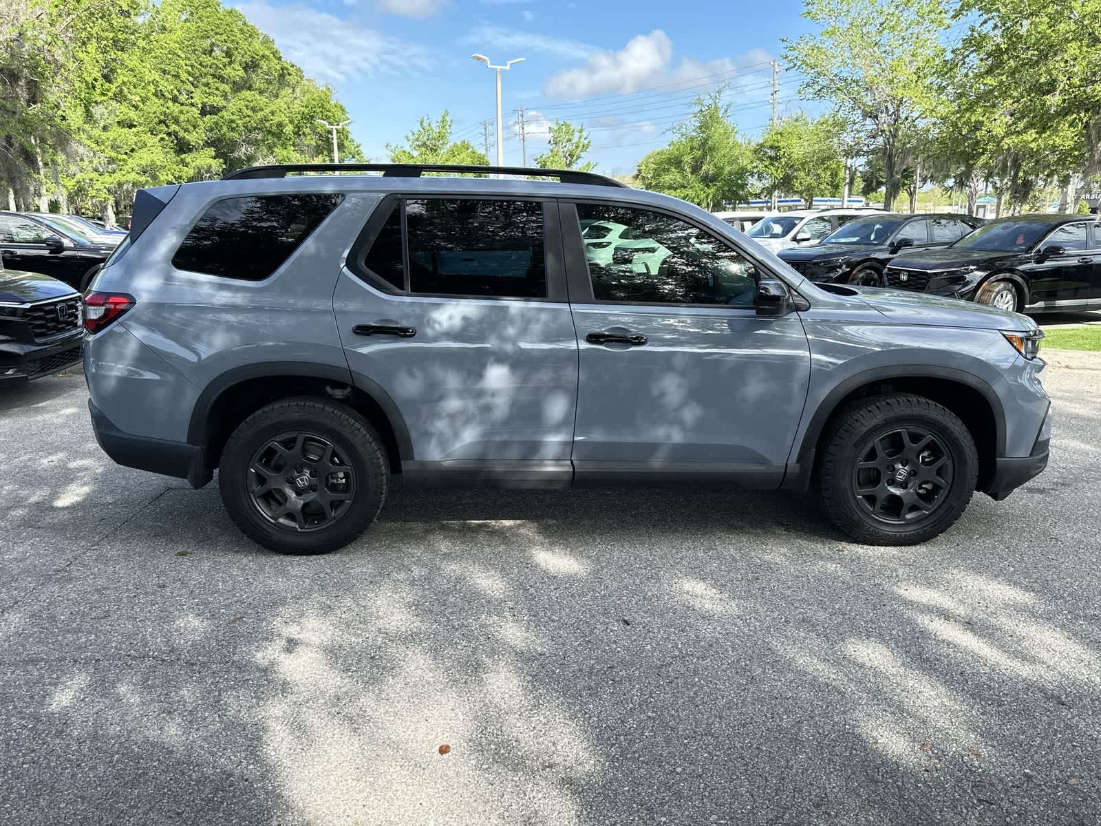 View vehicle photo 7