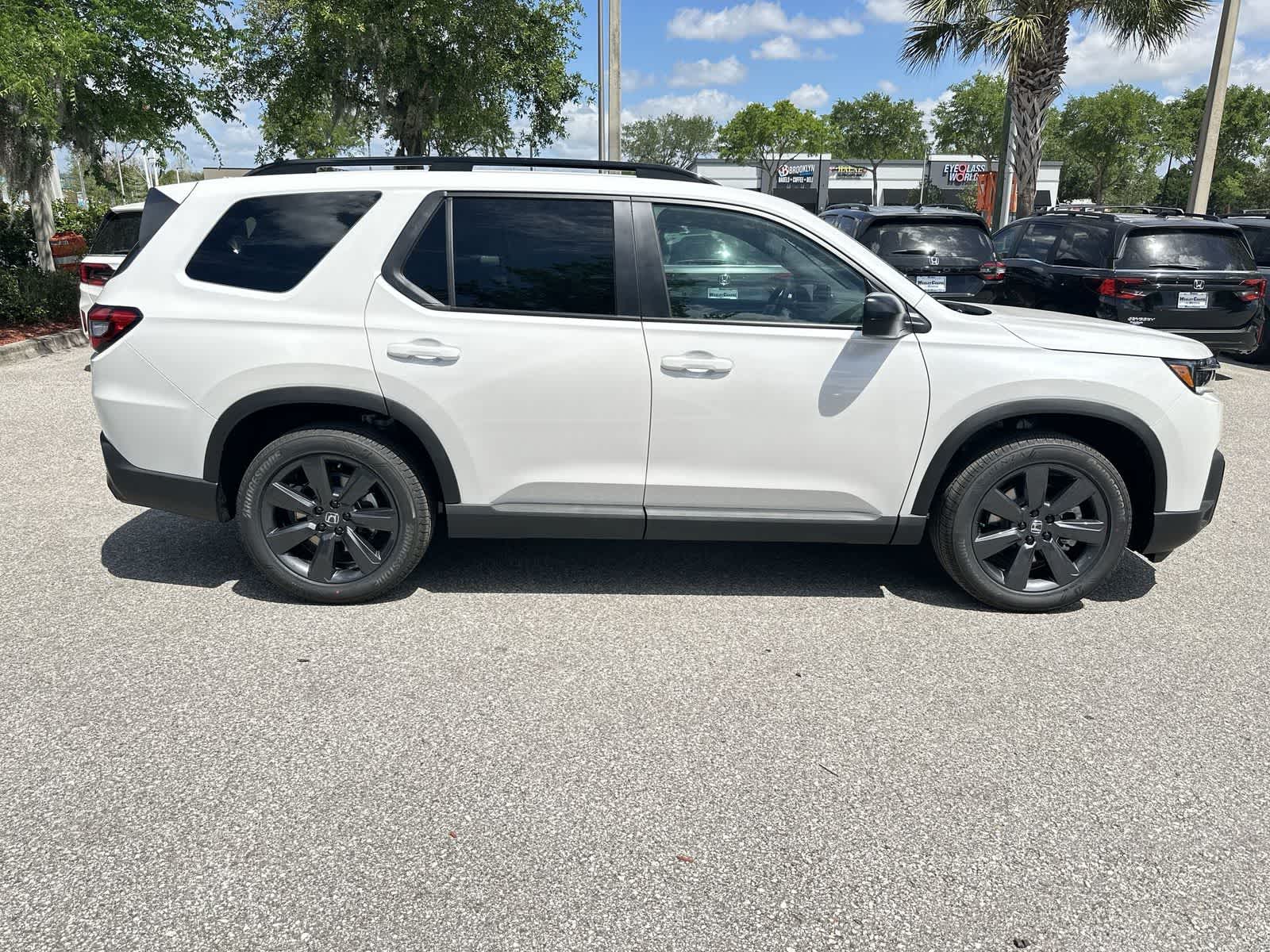 View vehicle photo 7