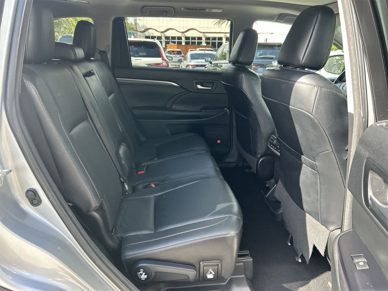 2017 Toyota Highlander Limited Platinum photo 13