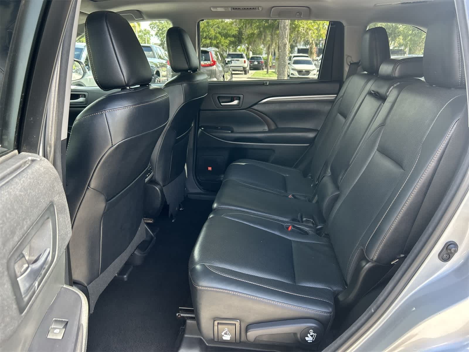 2017 Toyota Highlander Limited Platinum photo 12