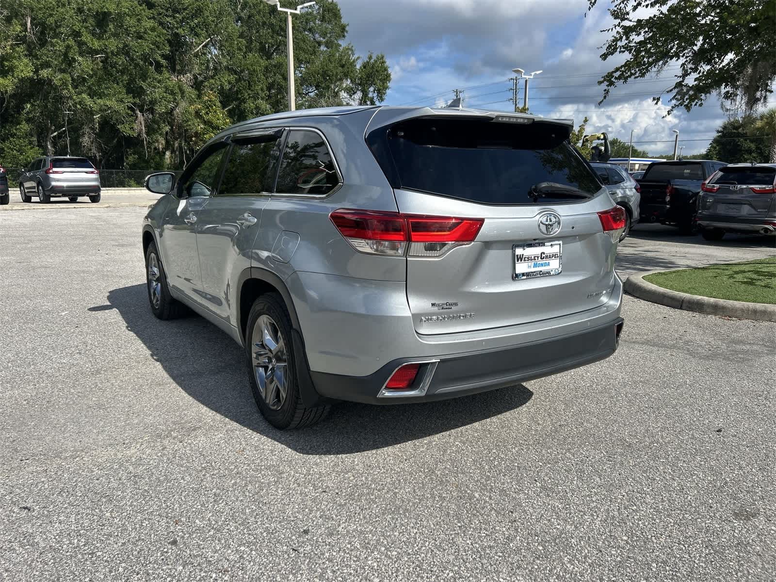2017 Toyota Highlander Limited Platinum photo 3