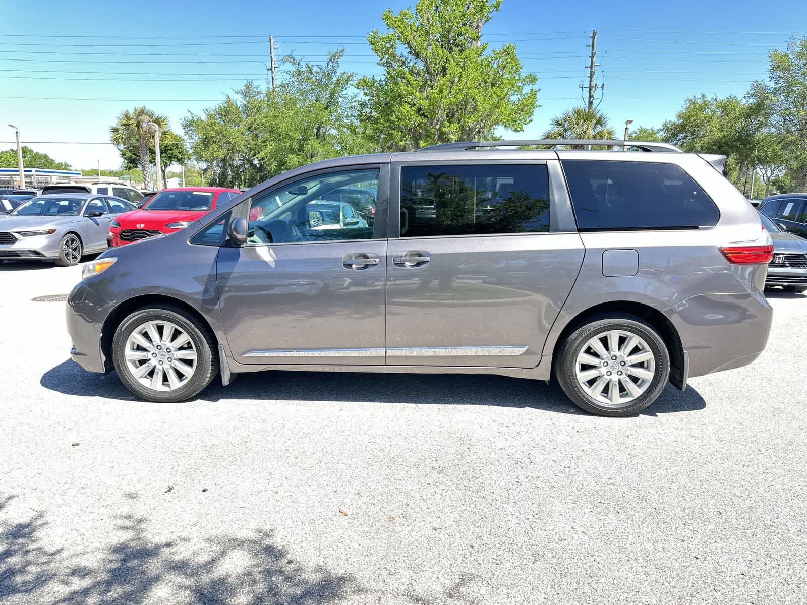 View vehicle photo 3