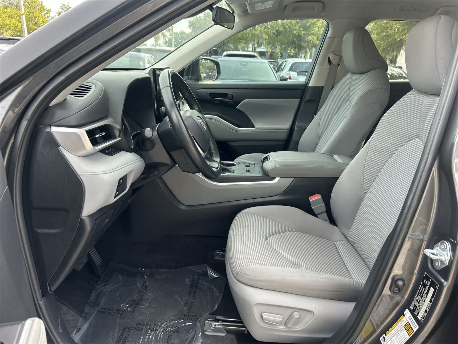 2023 Toyota Highlander XLE photo 11