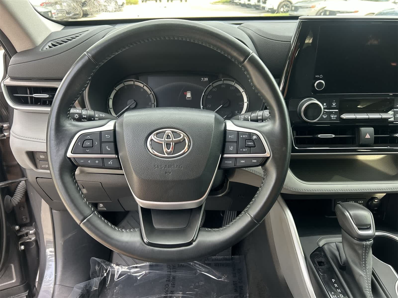 2023 Toyota Highlander XLE photo 16