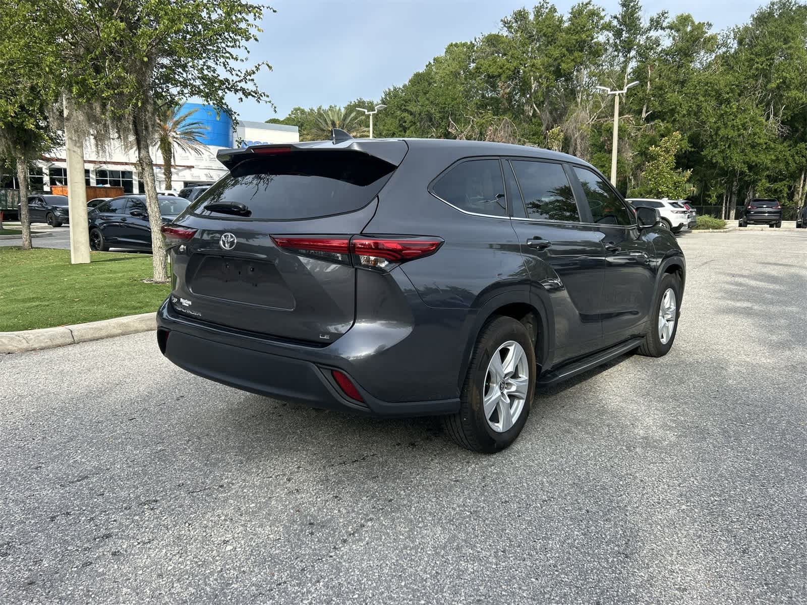 2023 Toyota Highlander XLE photo 6