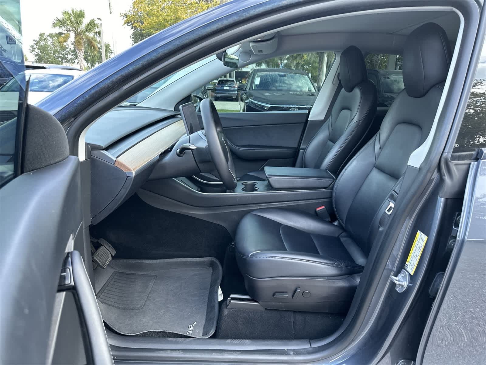 Used 2020 Tesla Model Y Long Range with VIN 5YJYGDEE4LF021370 for sale in Wesley Chapel, FL