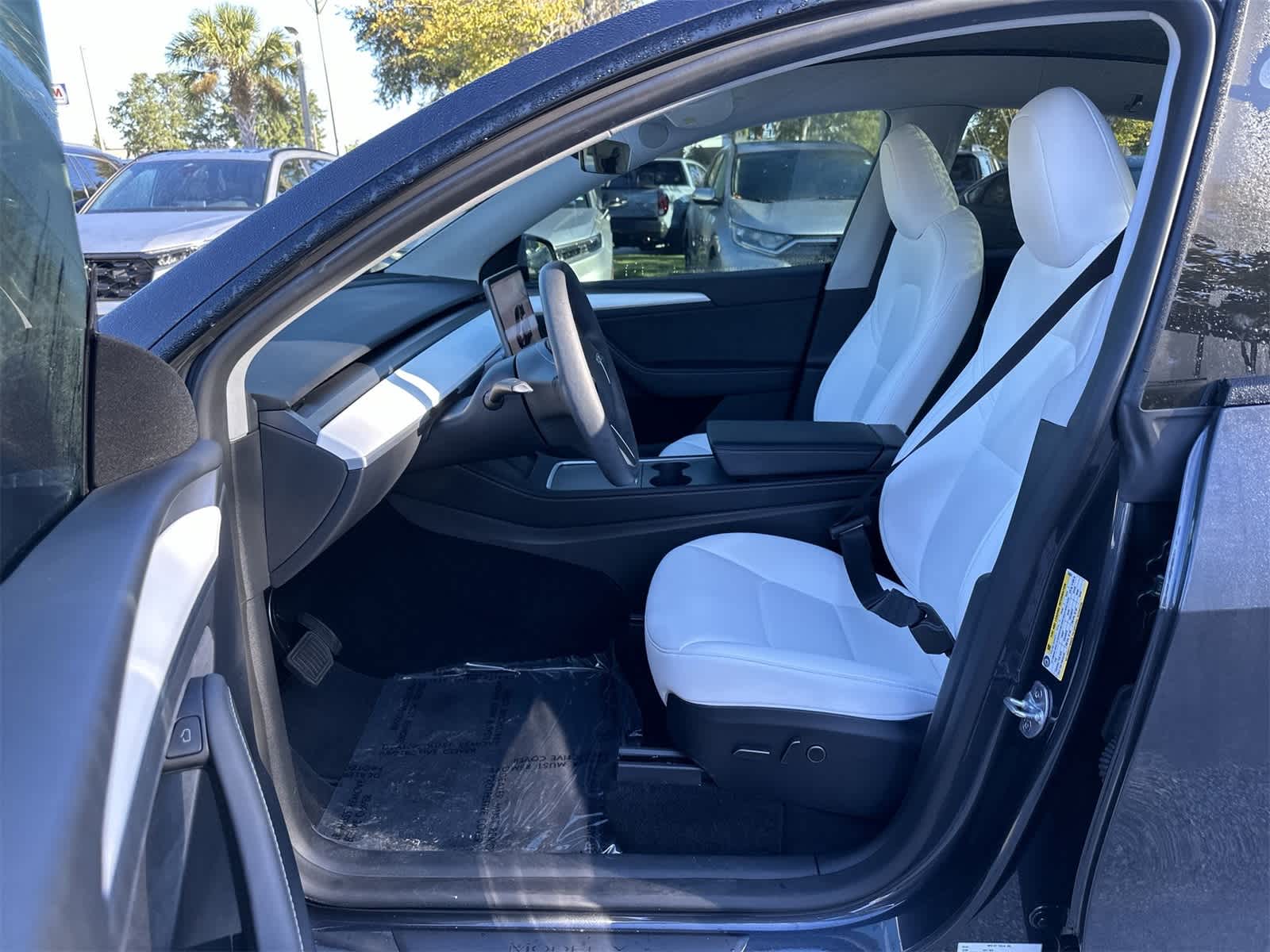 Used 2024 Tesla Model Y Long Range with VIN 7SAYGDEDXRA334567 for sale in Kansas City