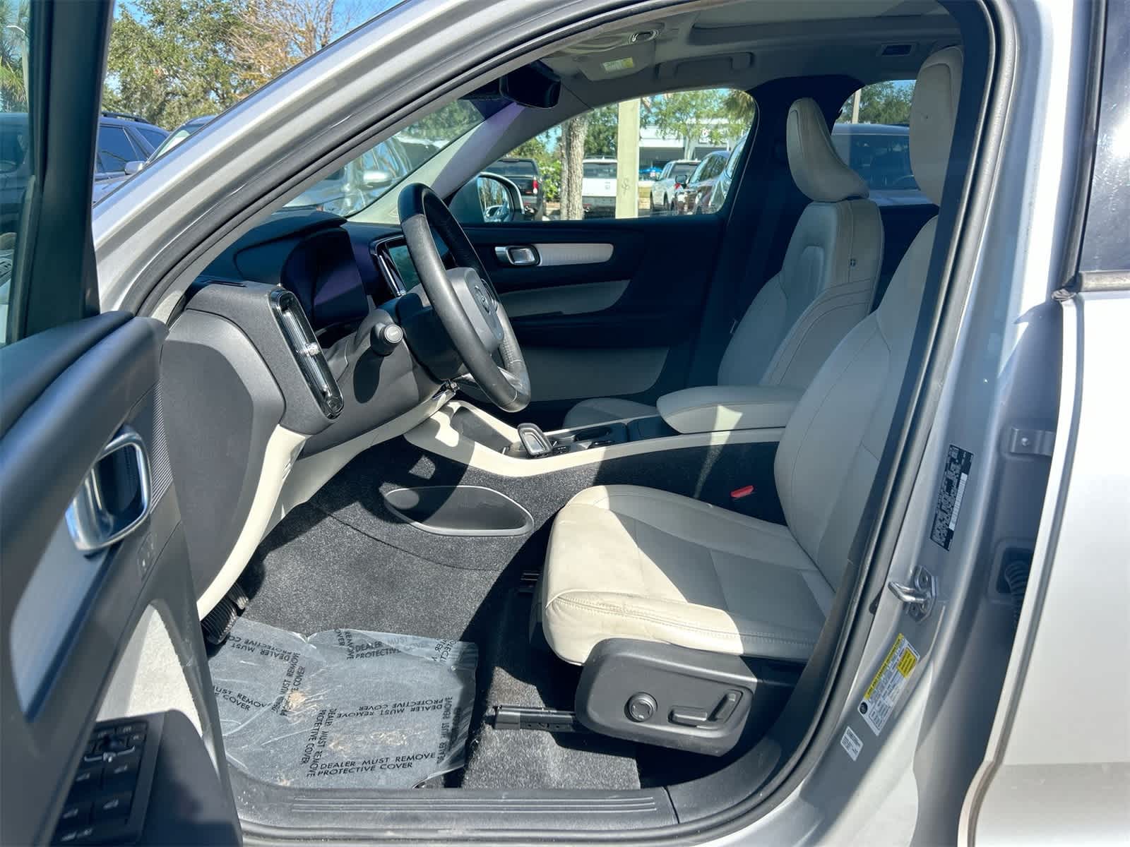 Used 2019 Volvo XC40 Momentum with VIN YV4162UK0K2156697 for sale in Wesley Chapel, FL