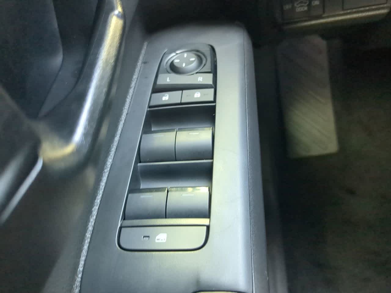 2025 Toyota Tacoma SR5 Double Cab photo 18