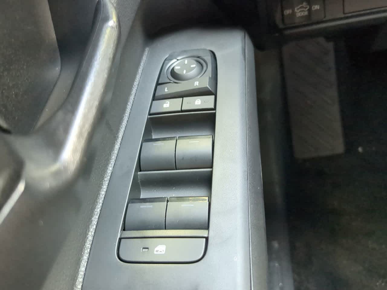 2025 Toyota Tacoma SR5 Double Cab photo 21