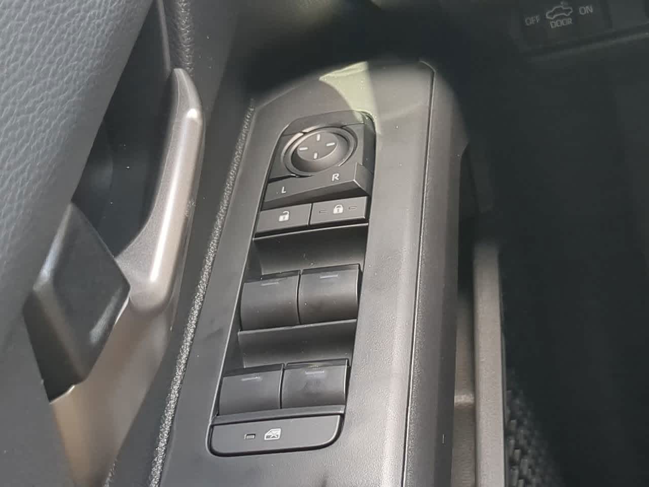 2025 Toyota Tacoma Limited Double Cab photo 16