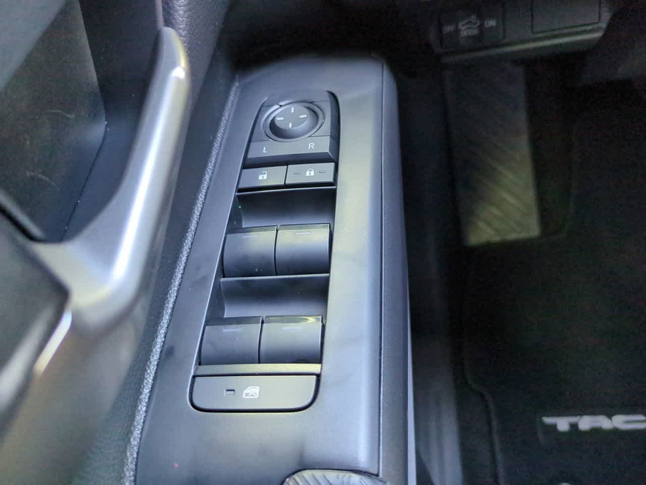 2025 Toyota Tacoma TRD Off-Road Double Cab photo 13