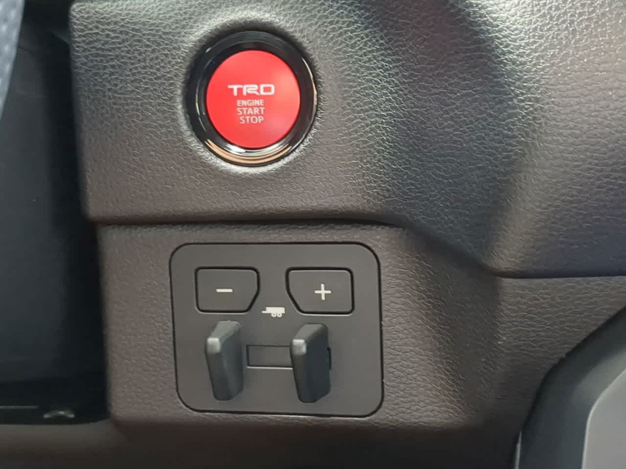 2025 Toyota Tundra SR5 CrewMax photo 25
