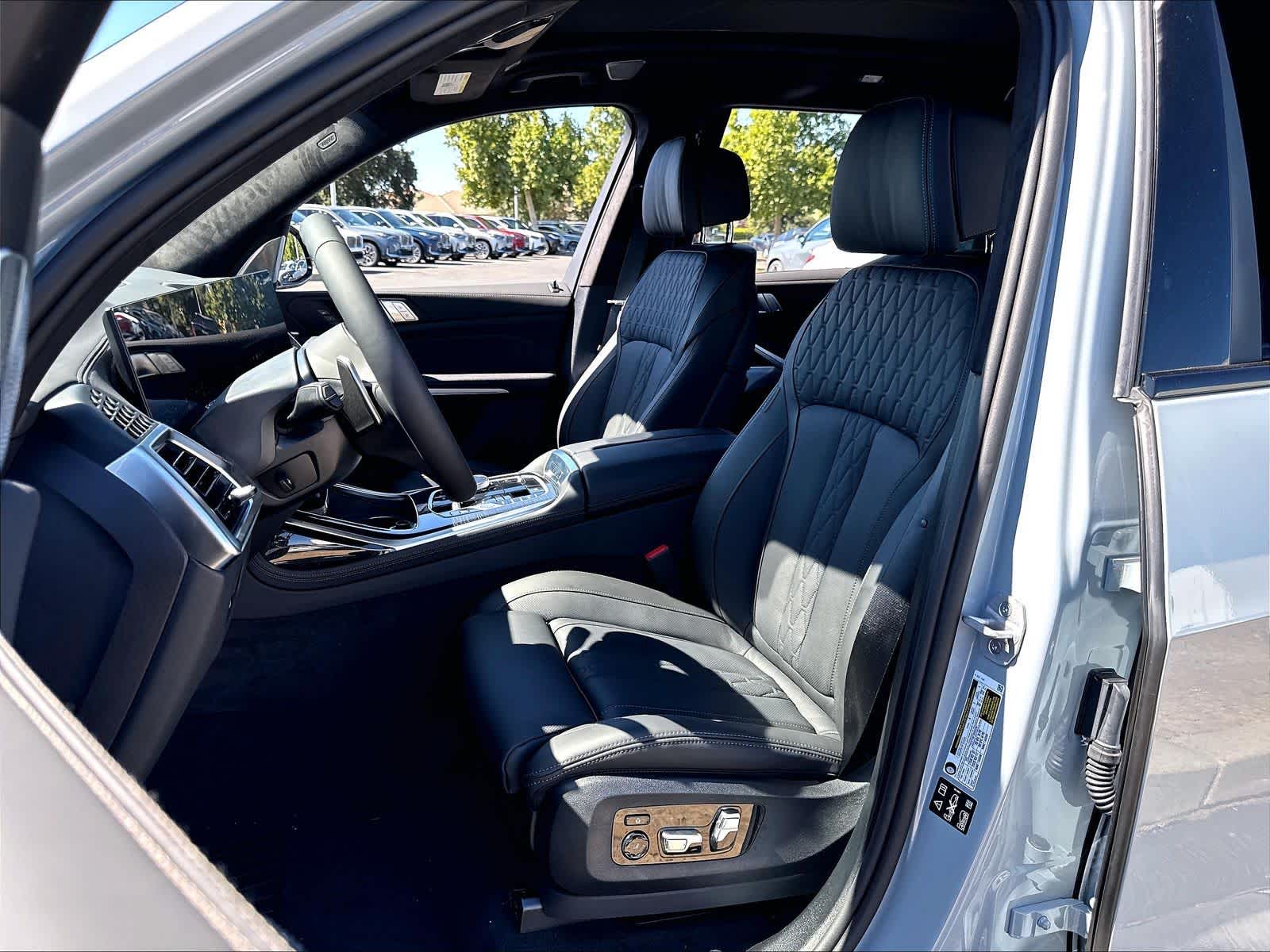 New 2027 BMW X7 xDrive40i SUV