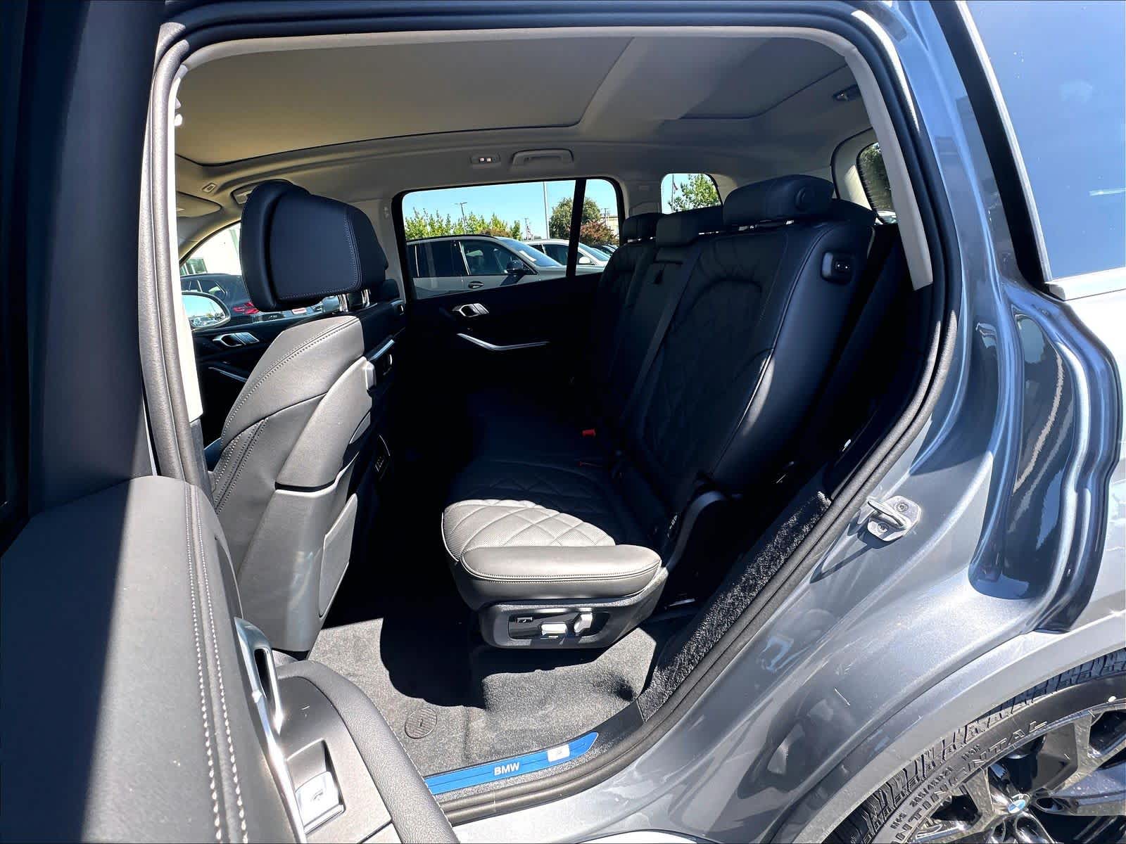 New 2027 BMW X7 xDrive40i SUV