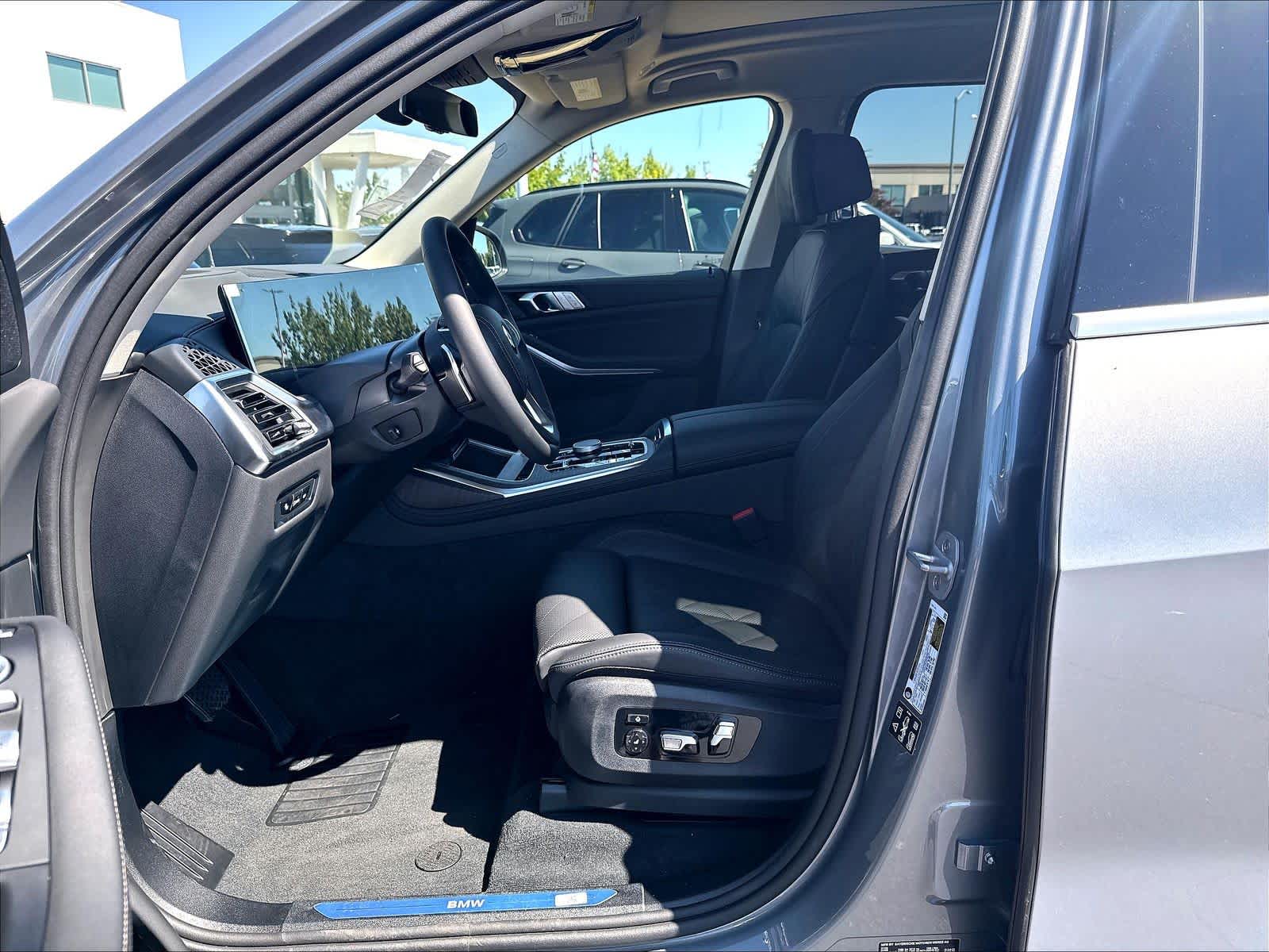 New 2027 BMW X7 xDrive40i SUV